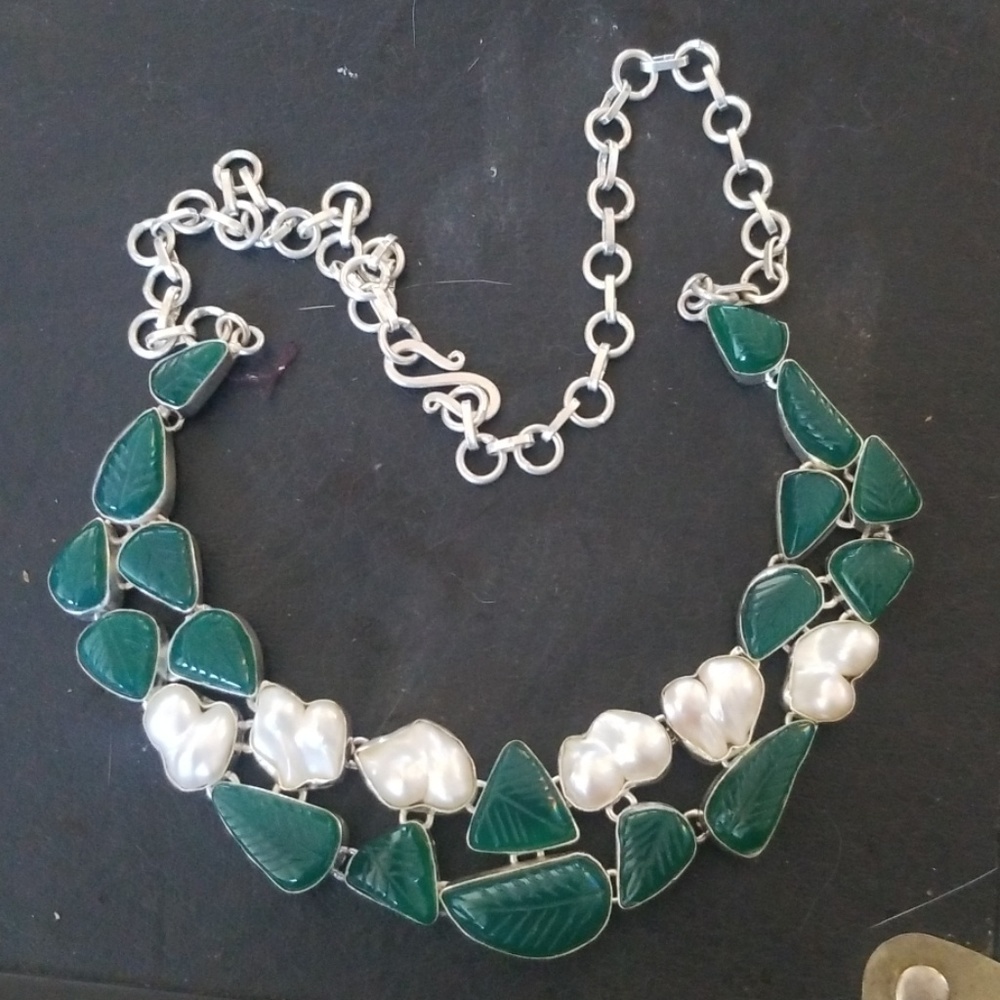 Green onyx and pearl bib choker